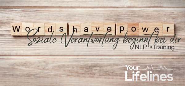 Sprache, Verantwortung, NLP, Kommunikation, Worte,  Auf einem hellen Holzuntergrund liegen Buchstabenwürfel