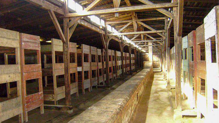 Innenansicht in einem Konzentrationslager