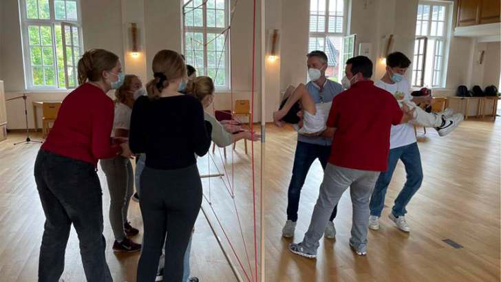 wertevermittlung, haltungsübungen, gruppentraining, jugendliche, vertrauen,
