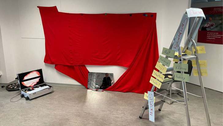 ausstellung, installation, bildung, zeitfragen, streitfragen, pädagogik, wertevermittlung, 